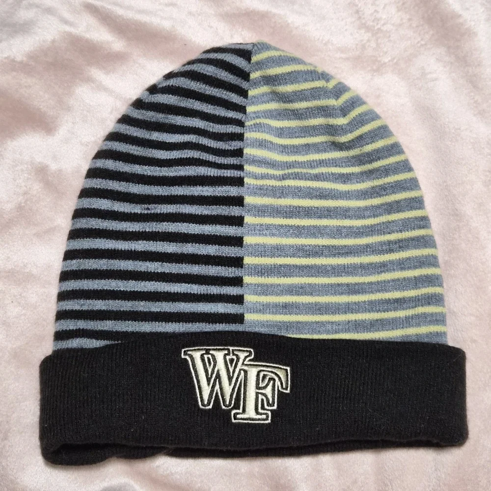 Nike‎ Wake Forest Beanie Reversable With Ventilation